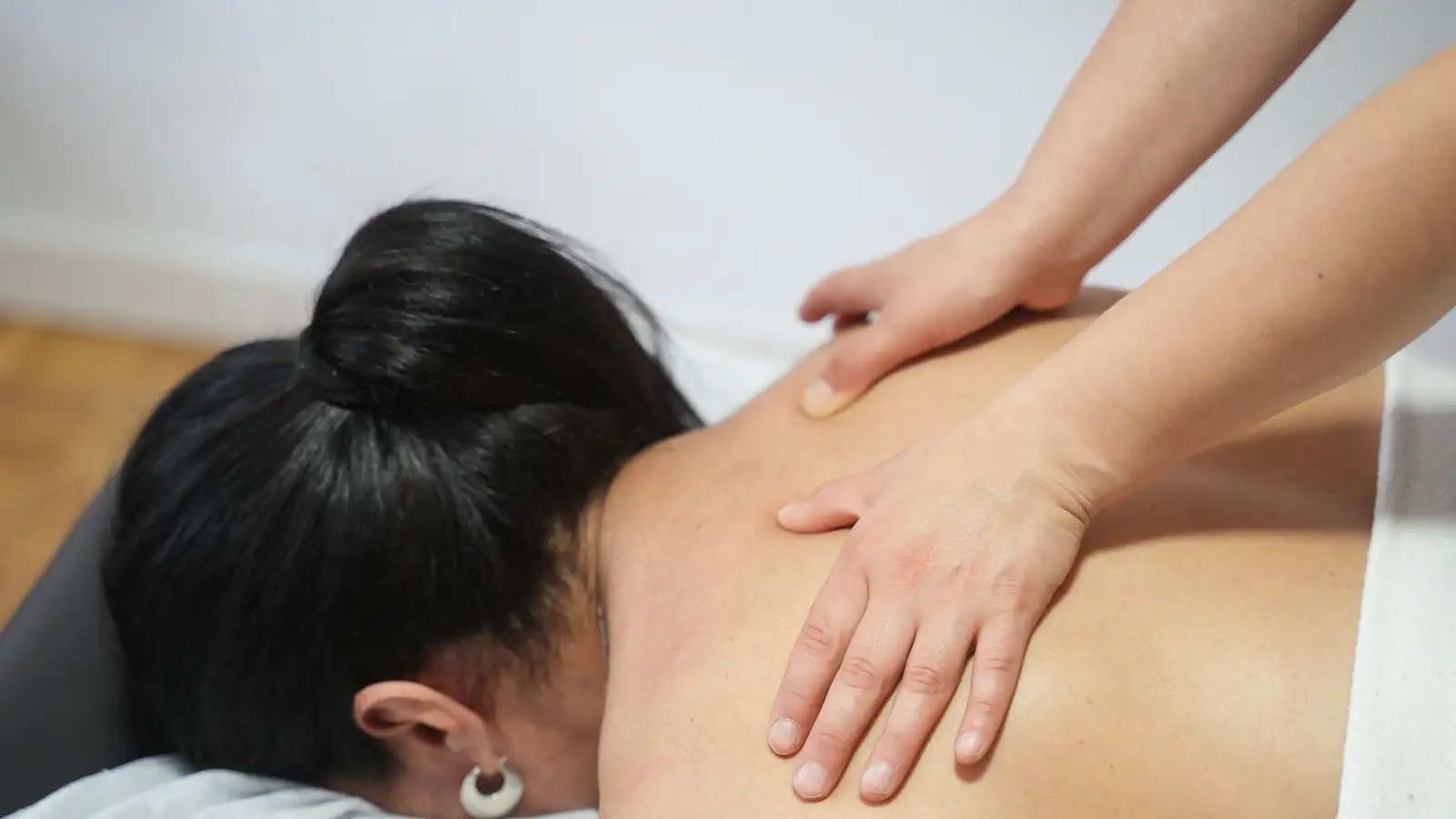 Sesión de fisioterapia neurológica — ejercicio principal