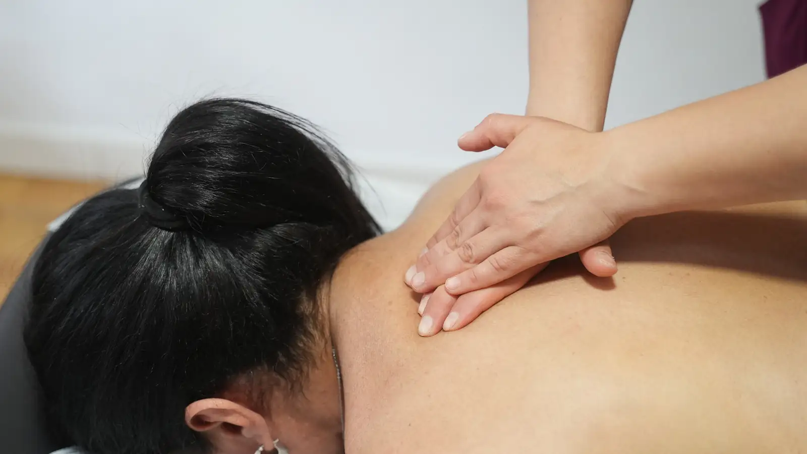 Sesión de fisioterapia neurológica — ejercicio principal